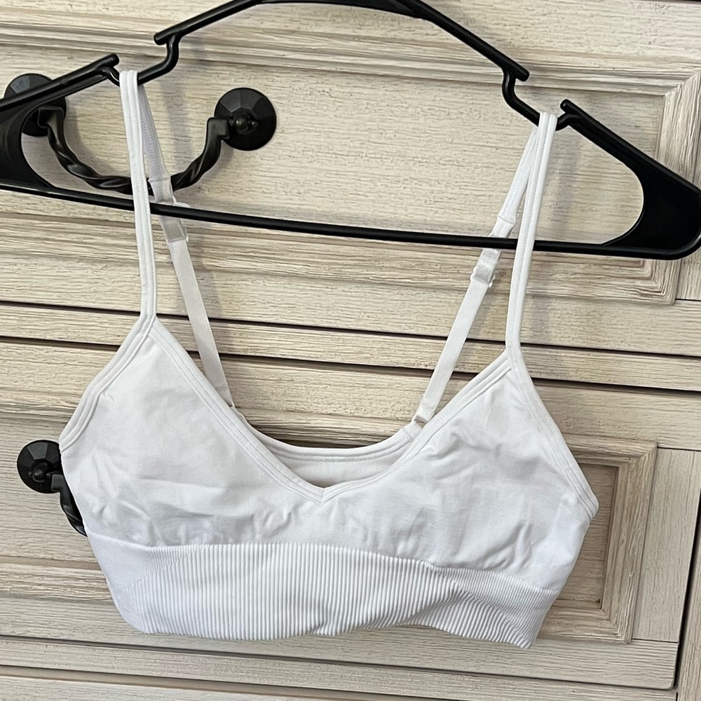 Lululemon White Size 6 Ebb to Street Bra Light Support A/B